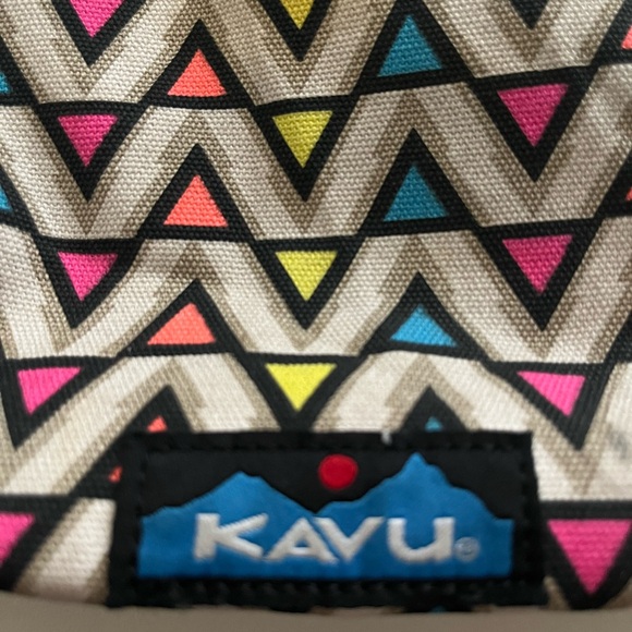 Kavu Neon Colorful Chevron Pattern Shoulder Bag - Multicolor - Picture 5 of 16